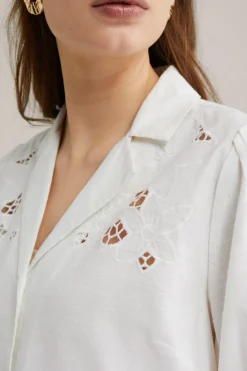 blouse met embroidery