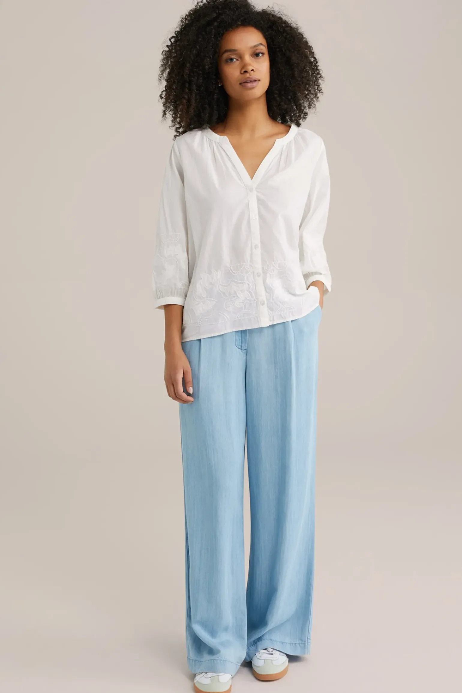 blouse met embroidery