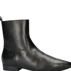 Deze zwarte enkellaarjes passen bij elke look en kunnen super makkelijk gecombineerd worden