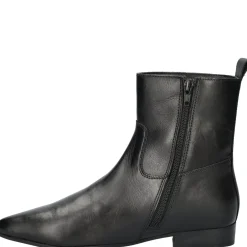 Deze zwarte enkellaarjes passen bij elke look en kunnen super makkelijk gecombineerd worden