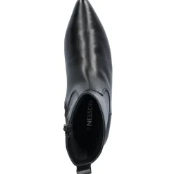 Deze zwarte enkellaarjes passen bij elke look en kunnen super makkelijk gecombineerd worden