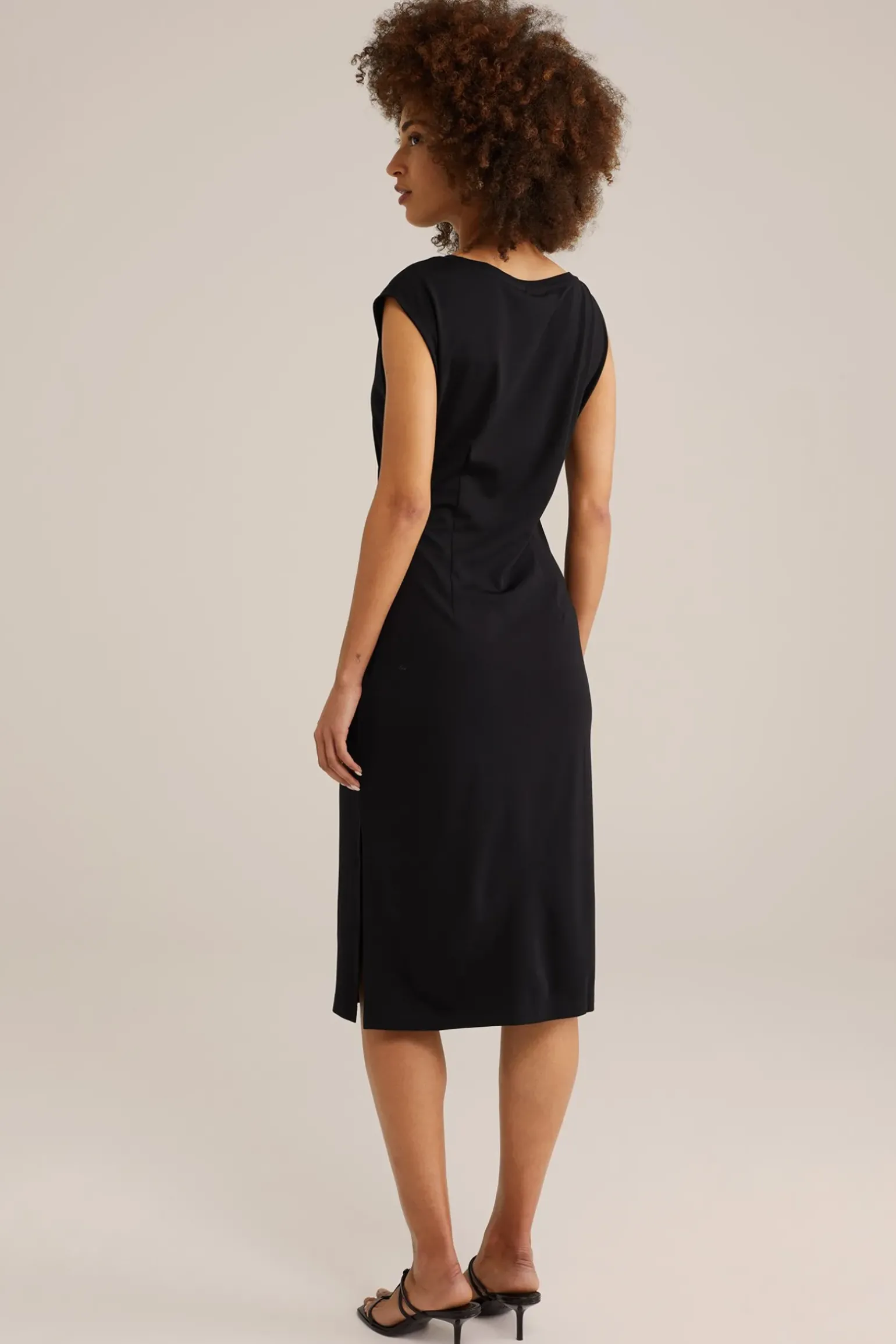 jersey jurk met gouden accenten