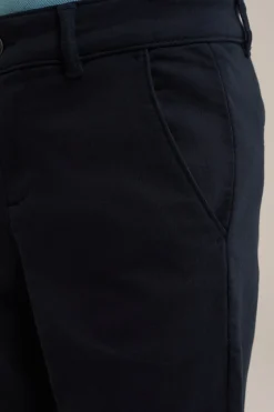 Jongens slim fit chino van jogkwaliteit