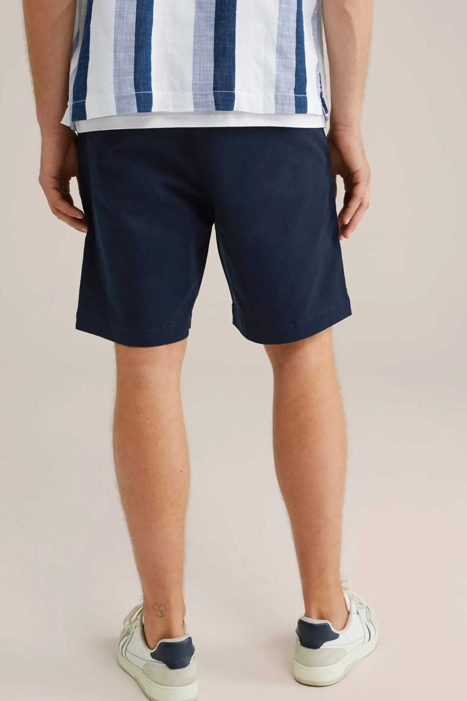 loose fit chino short met stretch