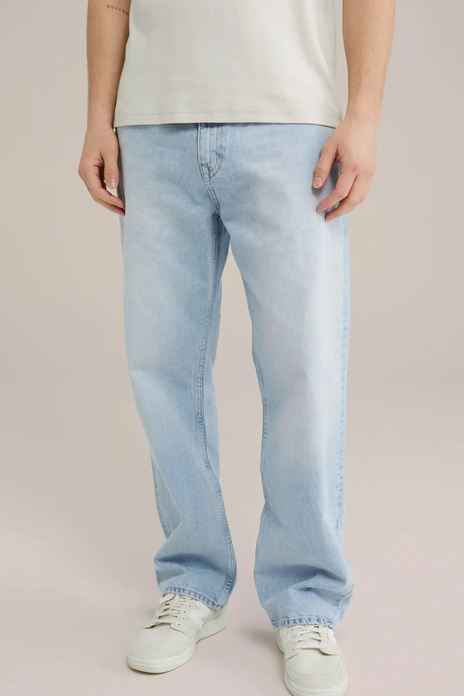 loose fit jeans