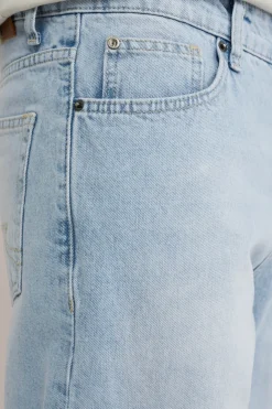 loose fit jeans