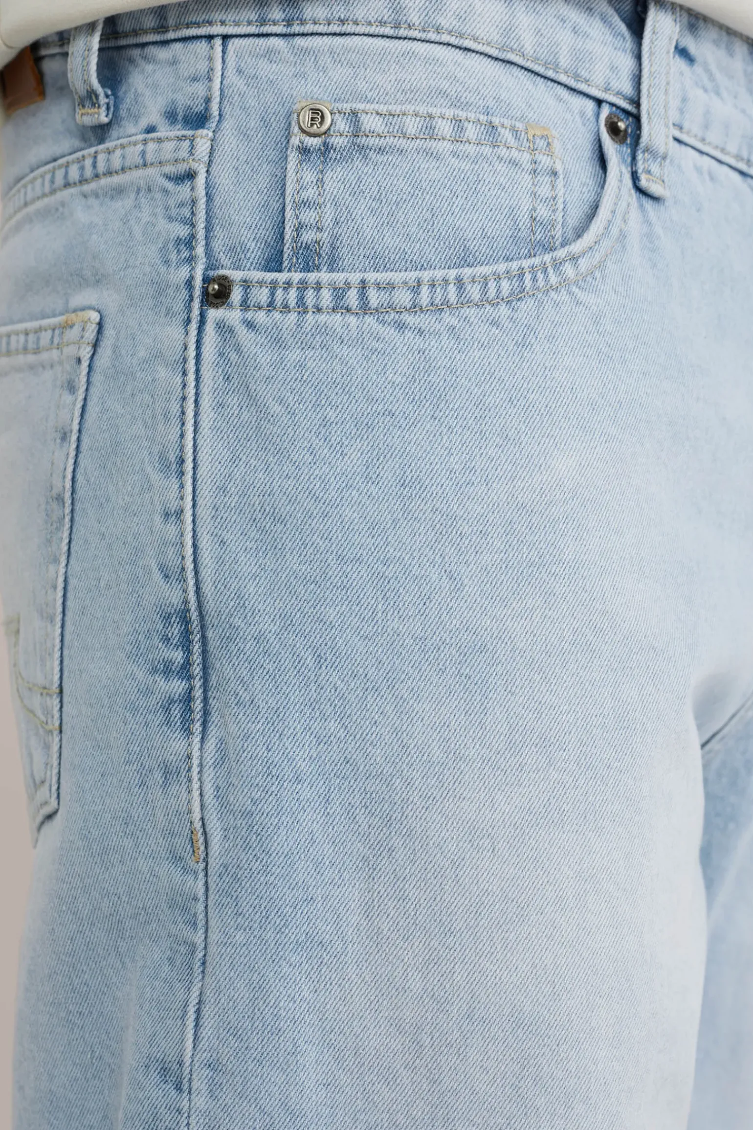 loose fit jeans