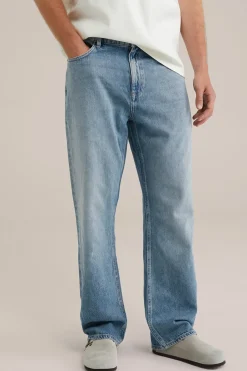 loose fit jeans