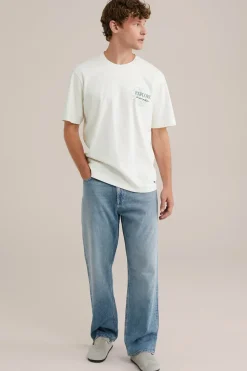 loose fit jeans