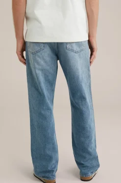 loose fit jeans