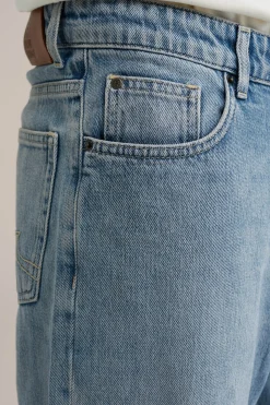 loose fit jeans
