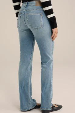 Mid rise bootcut jeans met superstretch