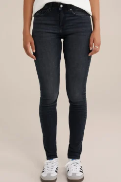 Mid rise superskinny jeans met superstretch