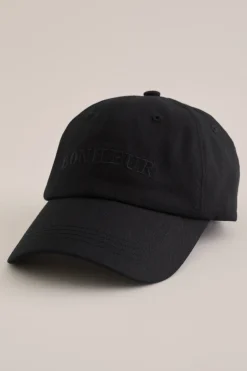 pet met embroidery