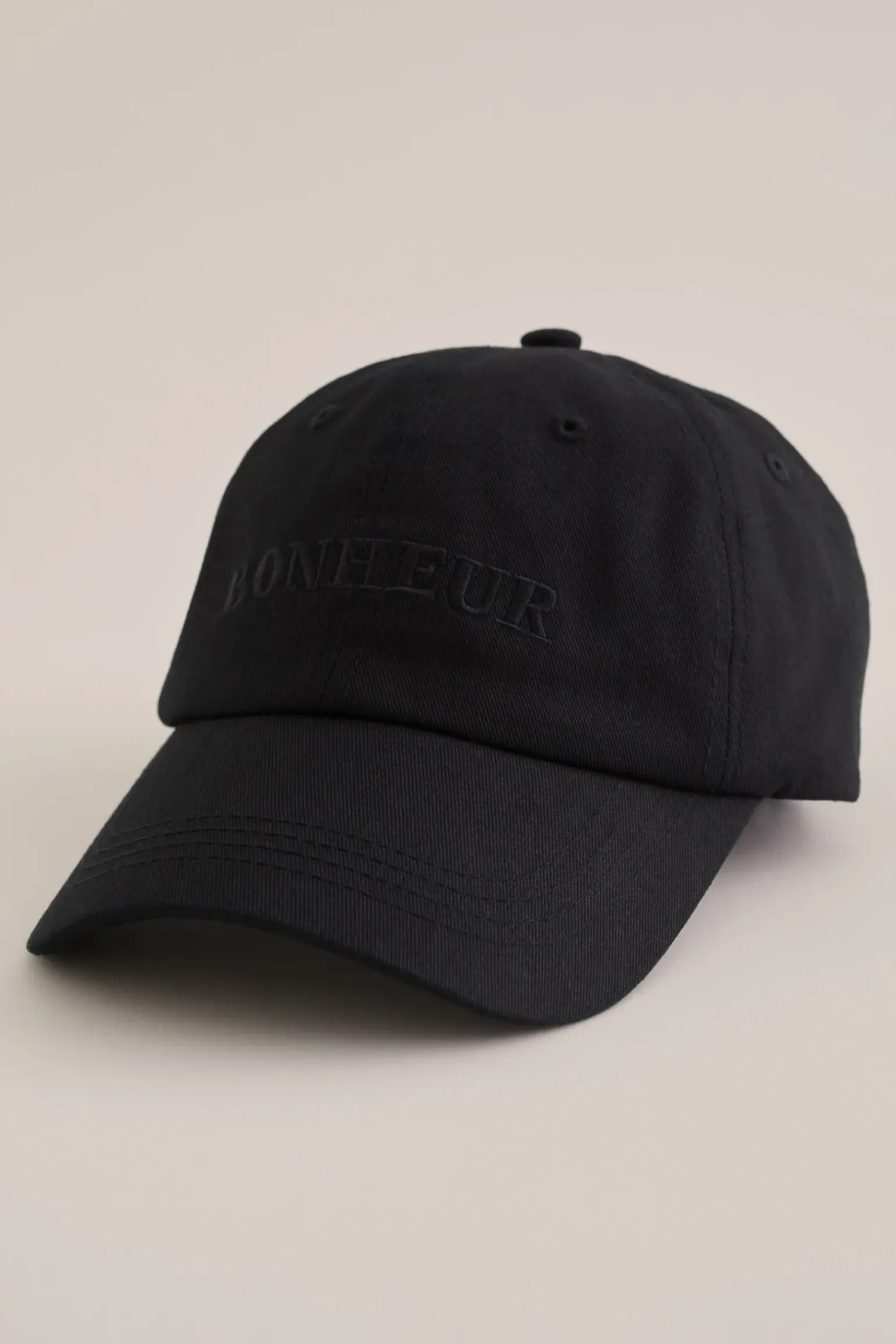 pet met embroidery