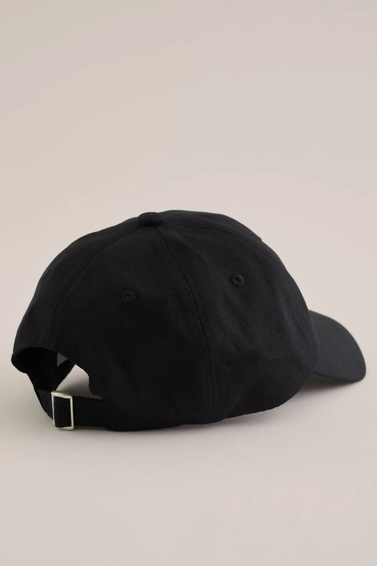 pet met embroidery