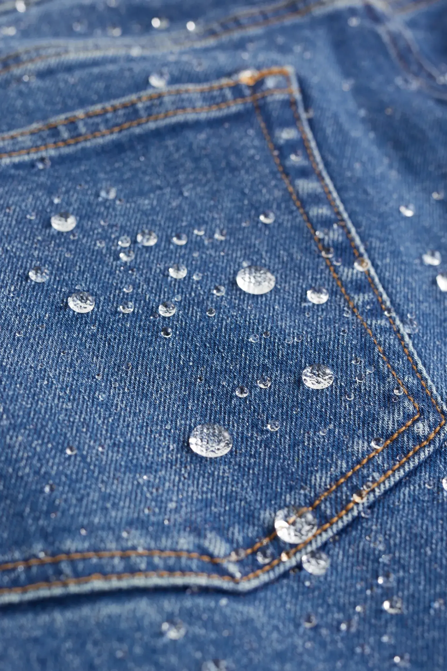 Rain ready slim fit jeans met medium stretch