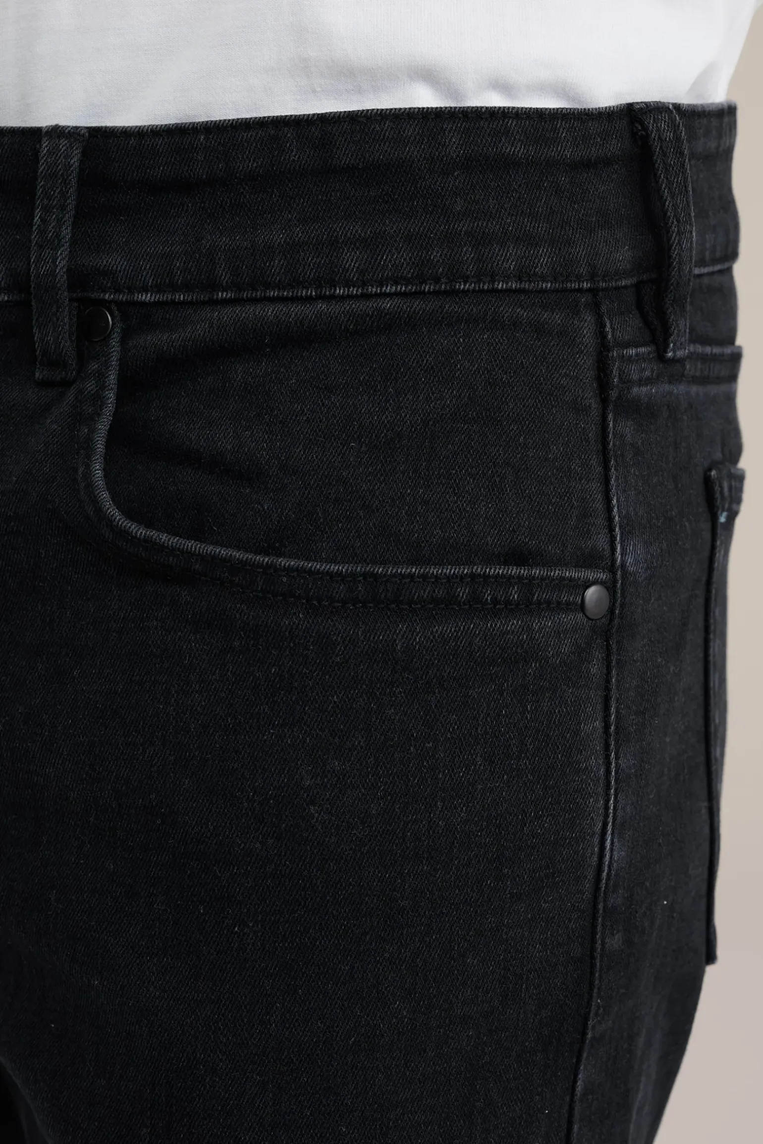 Rain ready slim fit jeans met medium stretch