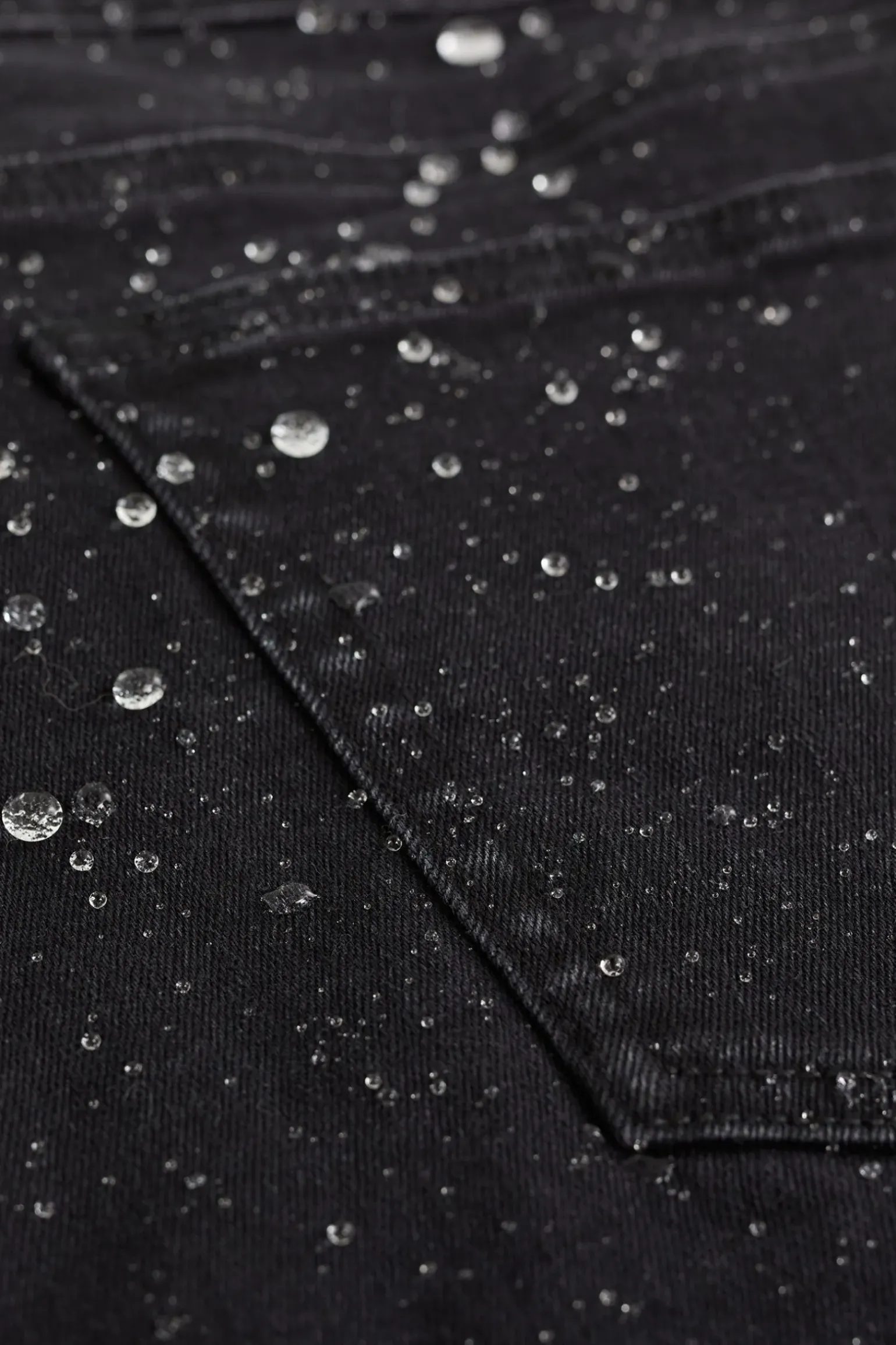 Rain ready slim fit jeans met medium stretch
