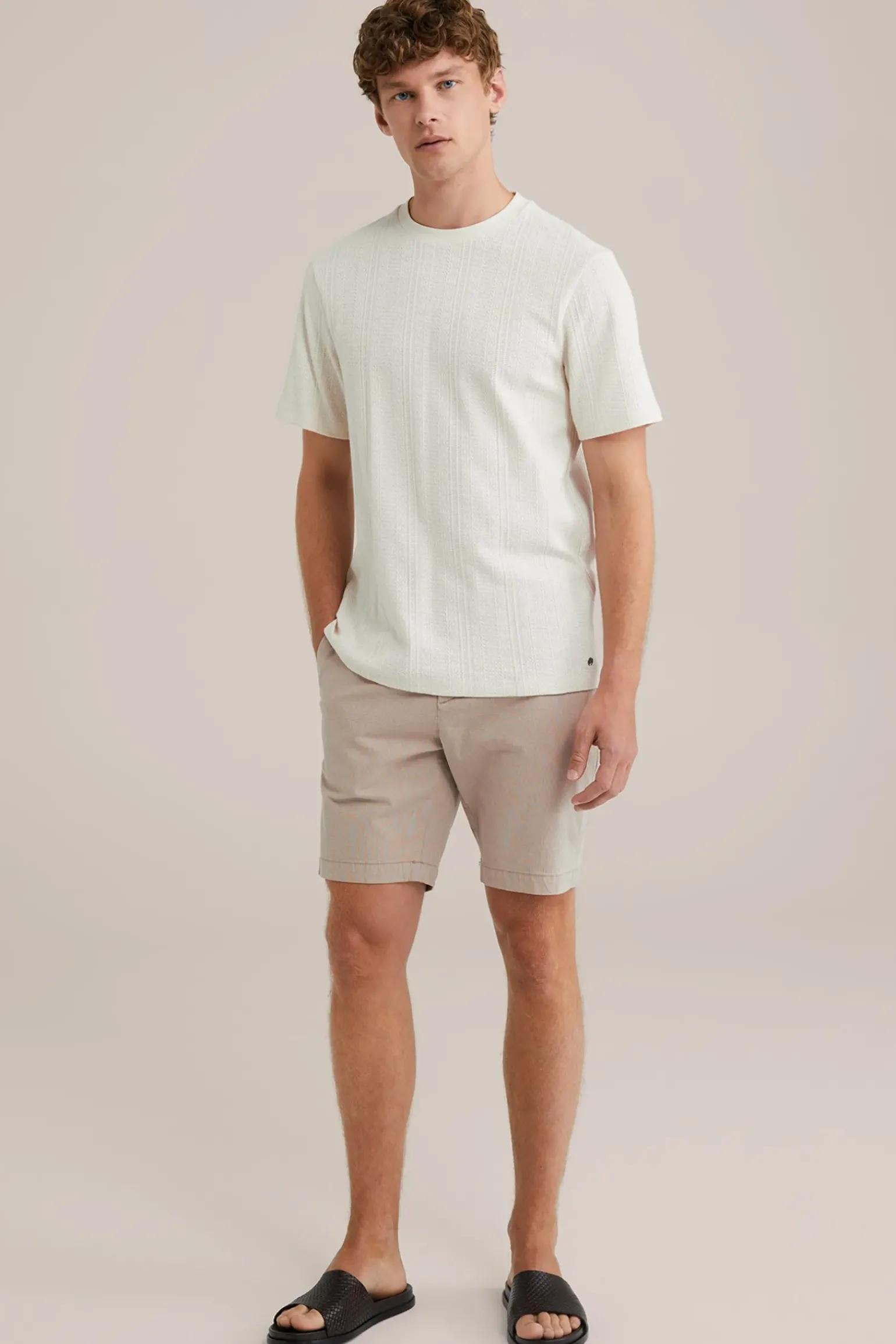 Regular fit chinoshort met structuur