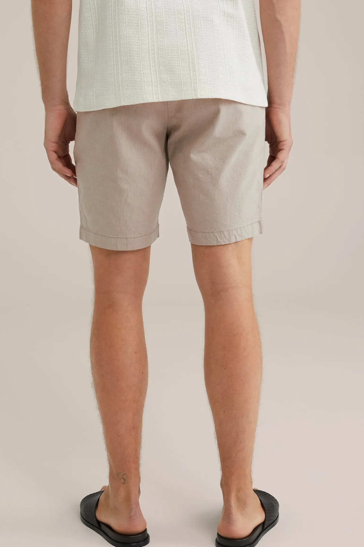 Regular fit chinoshort met structuur