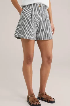 relaxed fit short