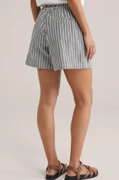 relaxed fit short