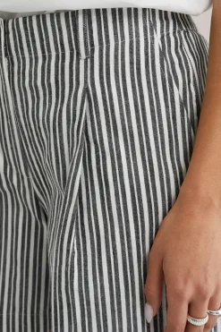 relaxed fit short