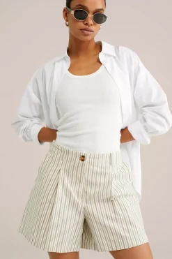 relaxed fit short