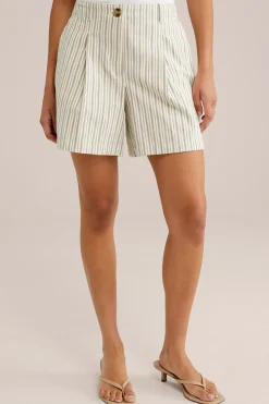 relaxed fit short