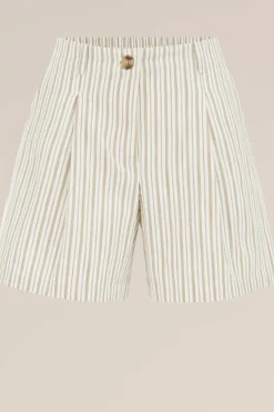 relaxed fit short
