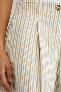 relaxed fit short