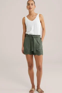 Relaxed fit short met embroidery