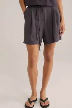 Short met plooidetail