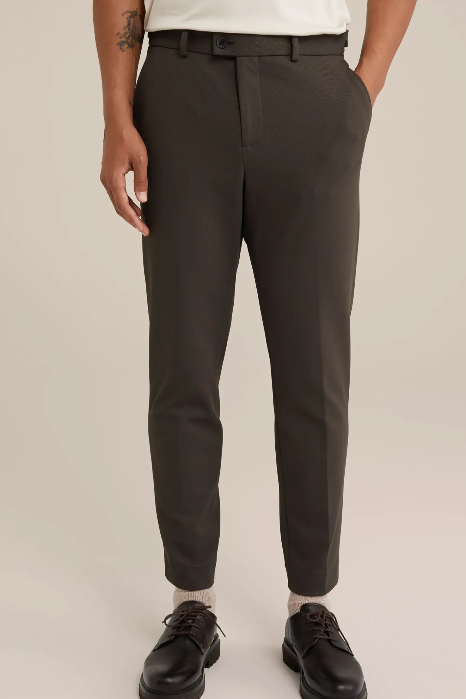 Slim fit kreukvrij pantalon van gebreid nylon