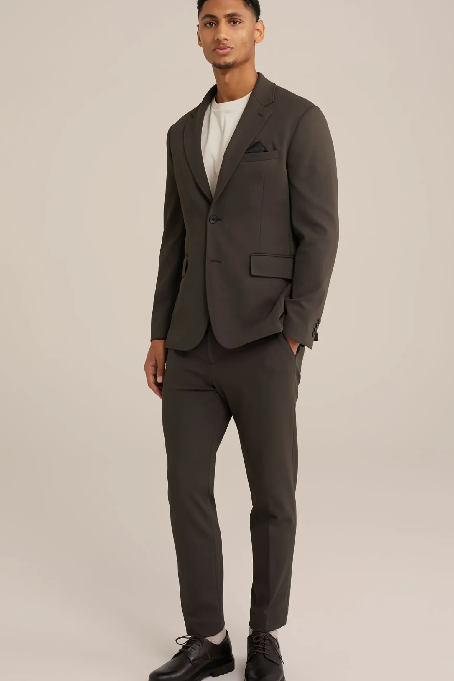 Slim fit kreukvrij pantalon van gebreid nylon