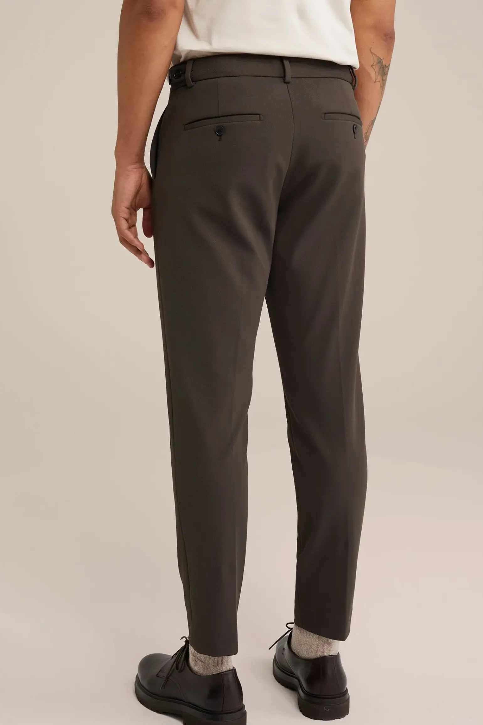 Slim fit kreukvrij pantalon van gebreid nylon