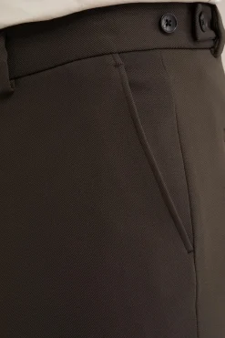 Slim fit kreukvrij pantalon van gebreid nylon