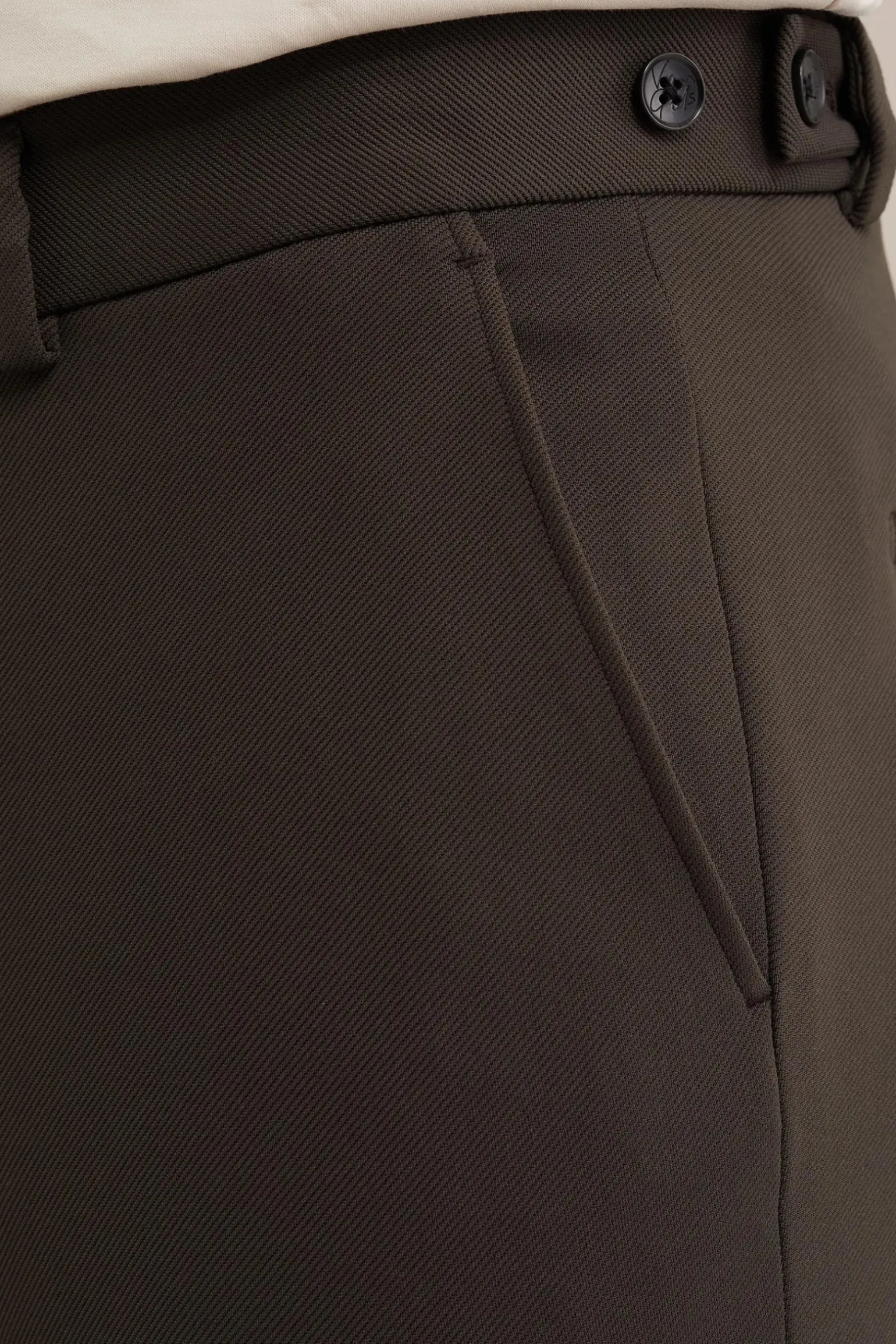 Slim fit kreukvrij pantalon van gebreid nylon