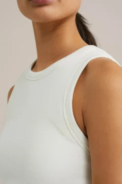 tanktop met ge&iuml;ntegreerde bh