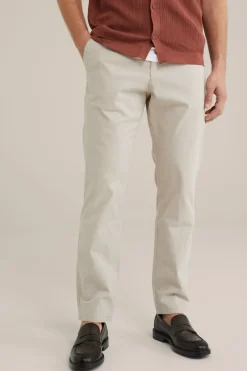 tapered chino met dessin