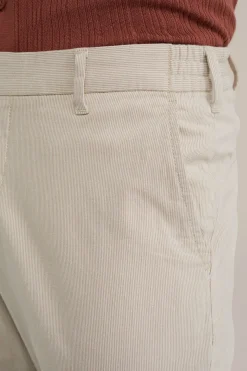 tapered chino met dessin
