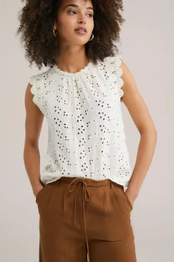 top met embroidery