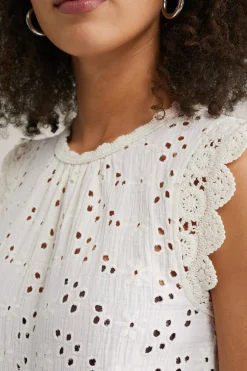 top met embroidery