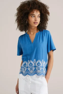 top met embroidery
