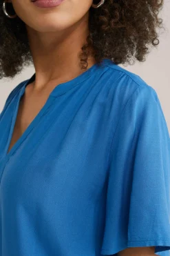 top met embroidery