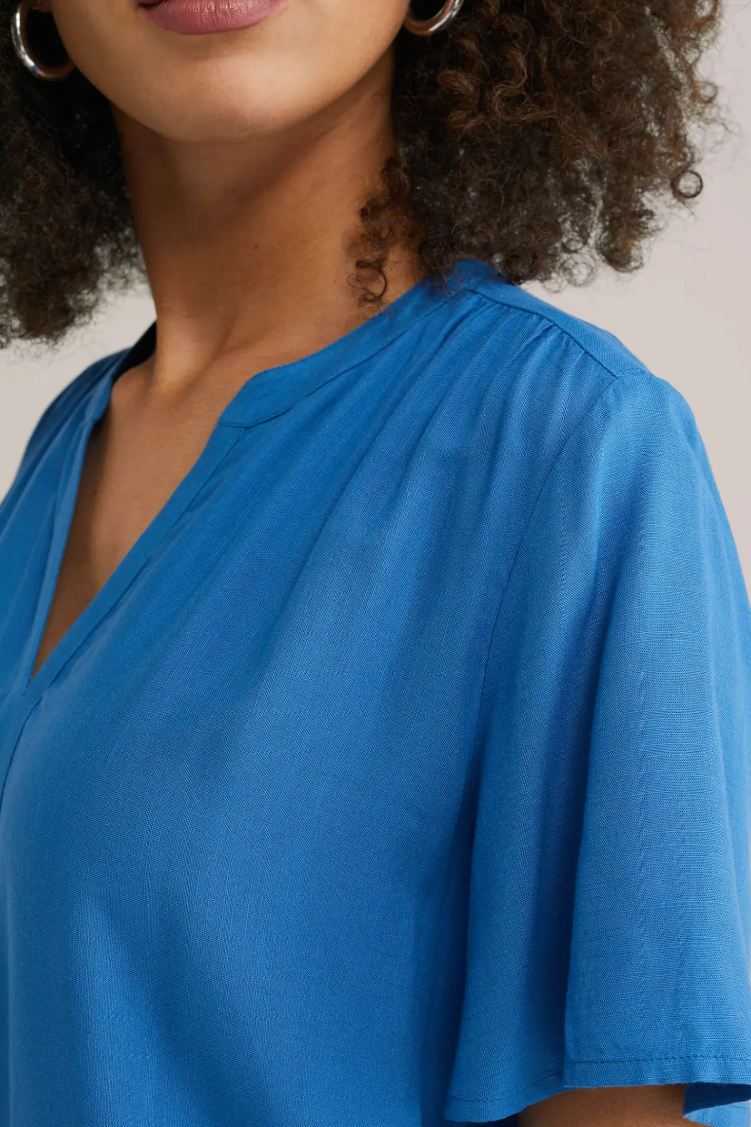 top met embroidery