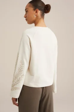 trui met embroideries