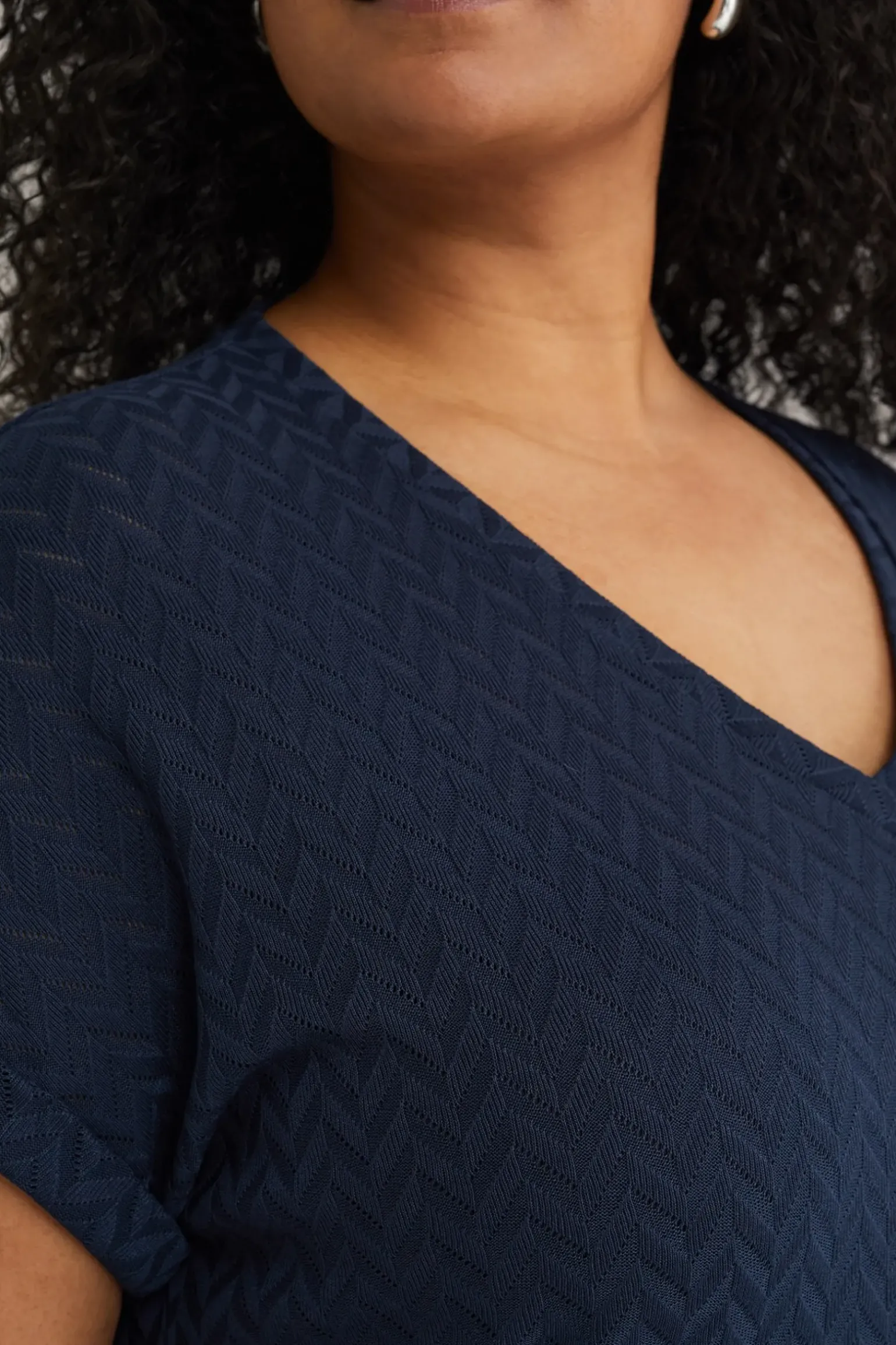 T-shirt met opengewerkt dessin - Curve