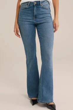 wide flared jeans met stretch